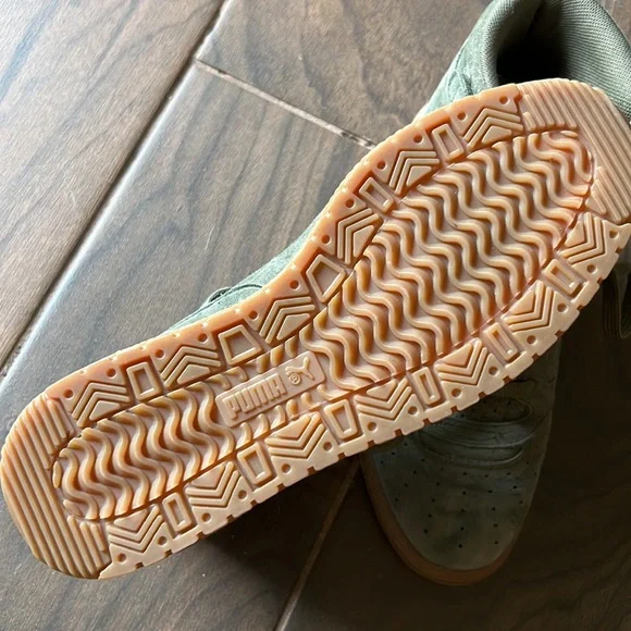 Women’s size 7 Olive suede high top Puma sneaker - Picture 4 of 6